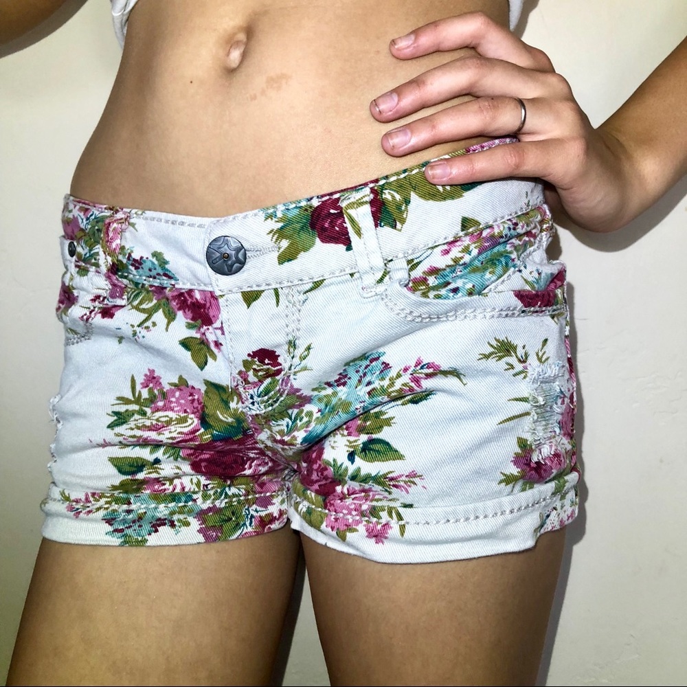 🔥 White Floral Jean Shorts
